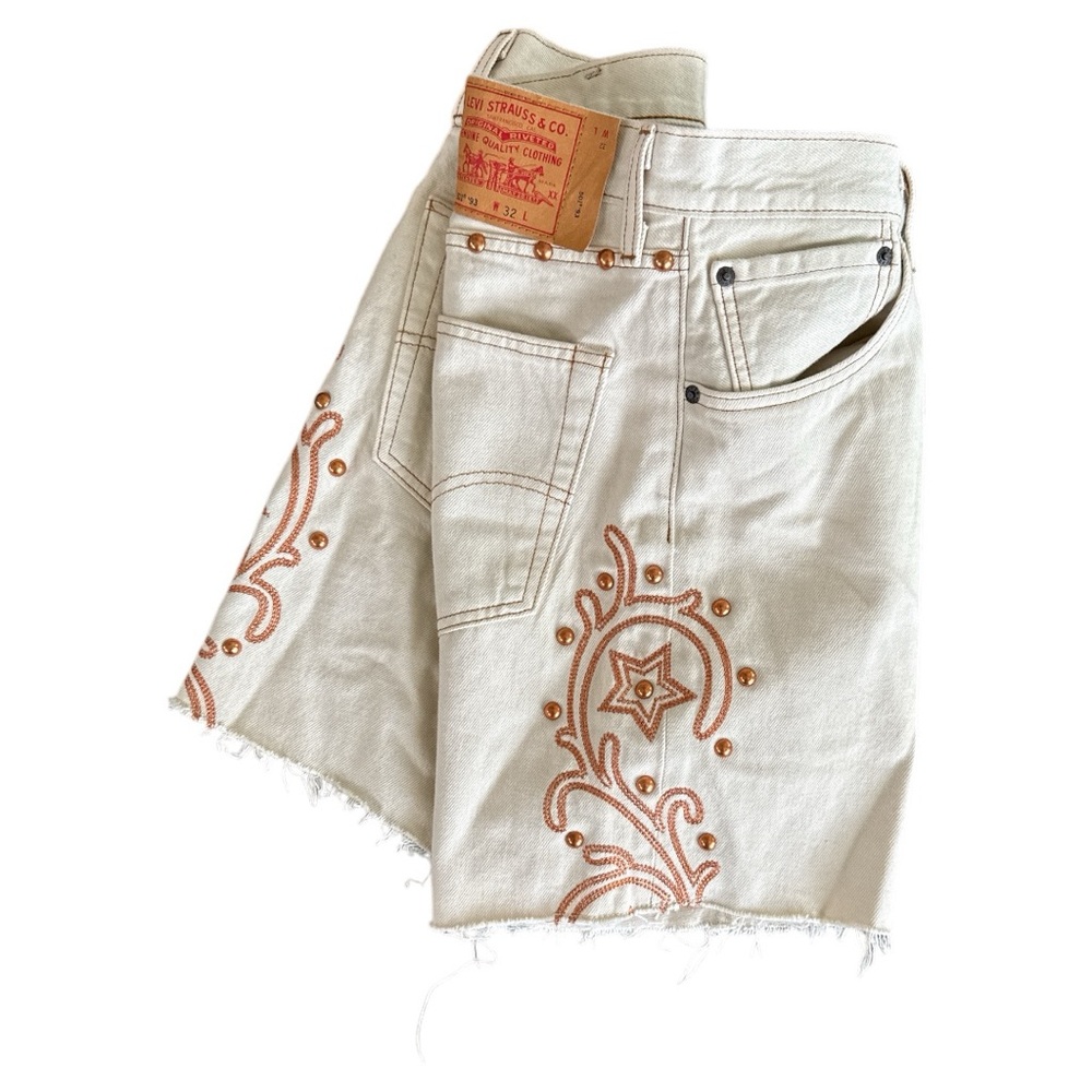 Levi's 501 '93 Cut-Off Rodeo Boots Short in Ecru Size 32 Pride Collection - Picture 4 of 7